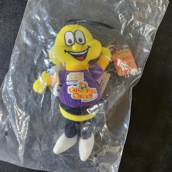 1999 General Mills Cheerios Bee 6” Plush Honey Nut Cereal - Picture 2 of 3